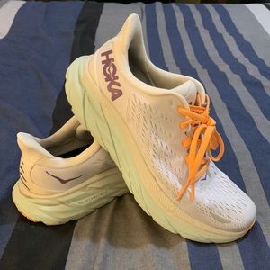 HOKA Clifton 8